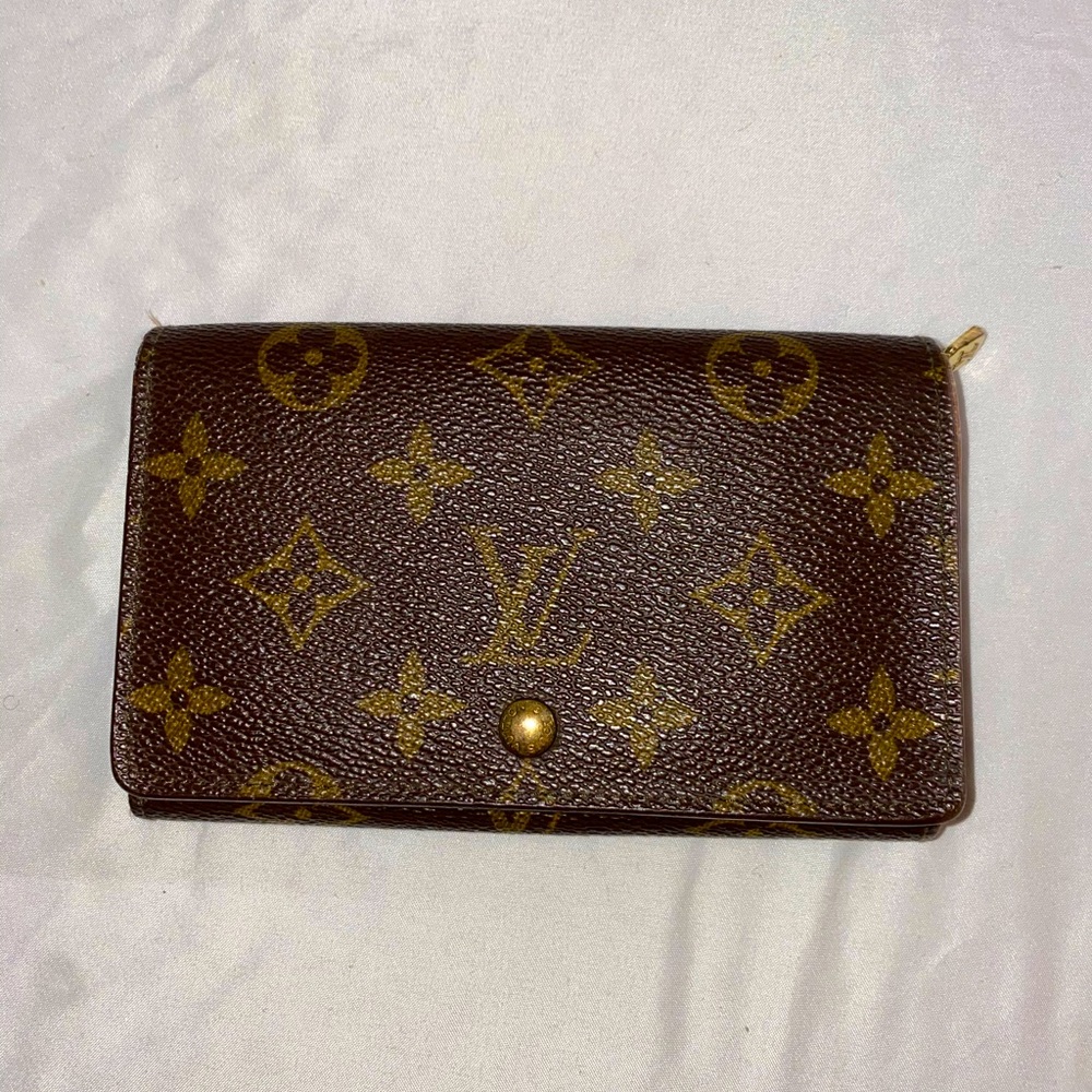 Louis Vuitton Tressor wallet